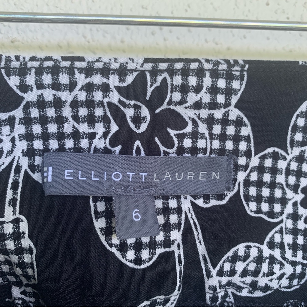 Elliot Lauren pant. Floral . Black and white size 6